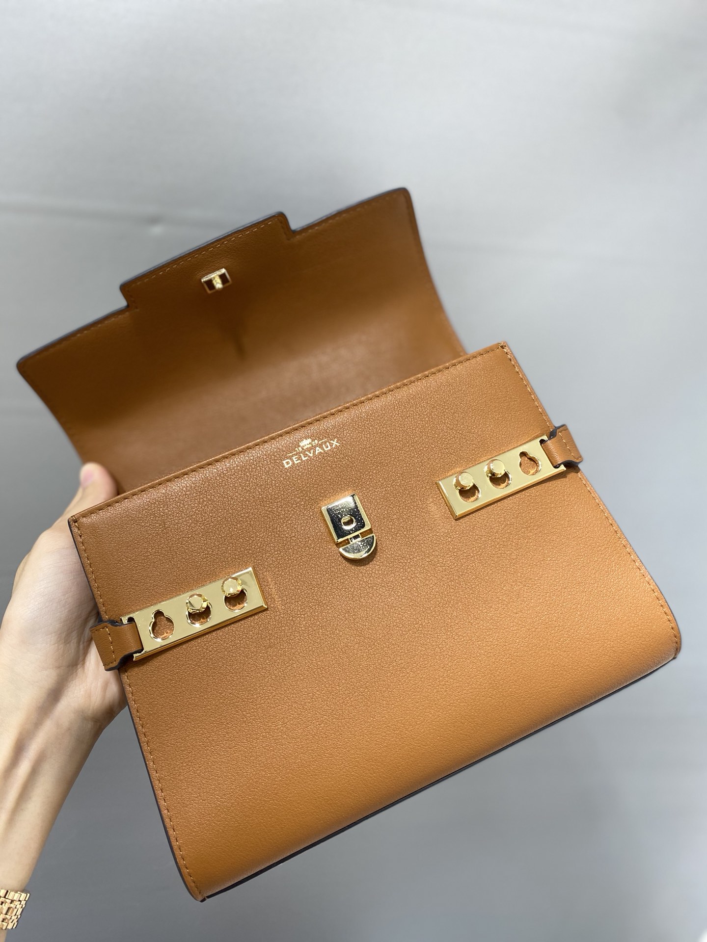 델보 톰페트 MM 샤리오뜨백